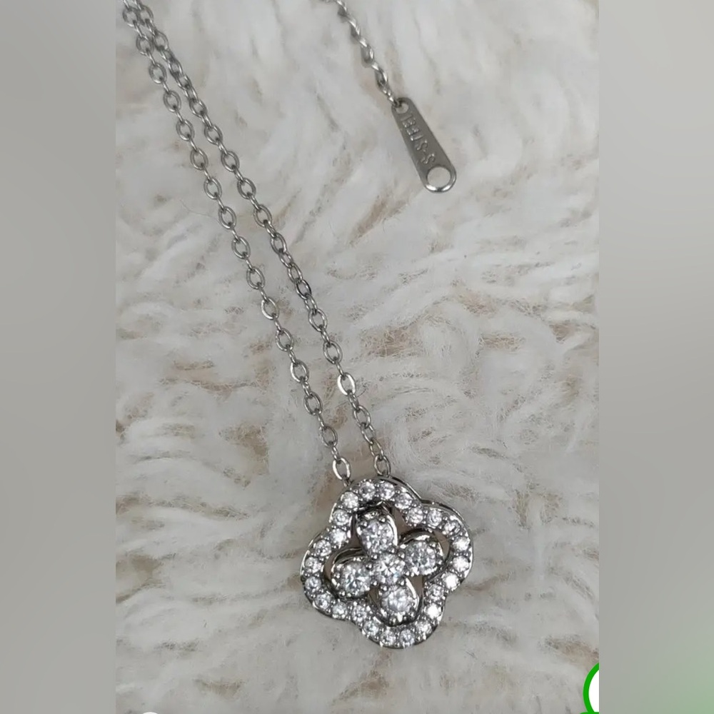 White Gold Plated CZ four leaf clover silver pendant necklace. New.